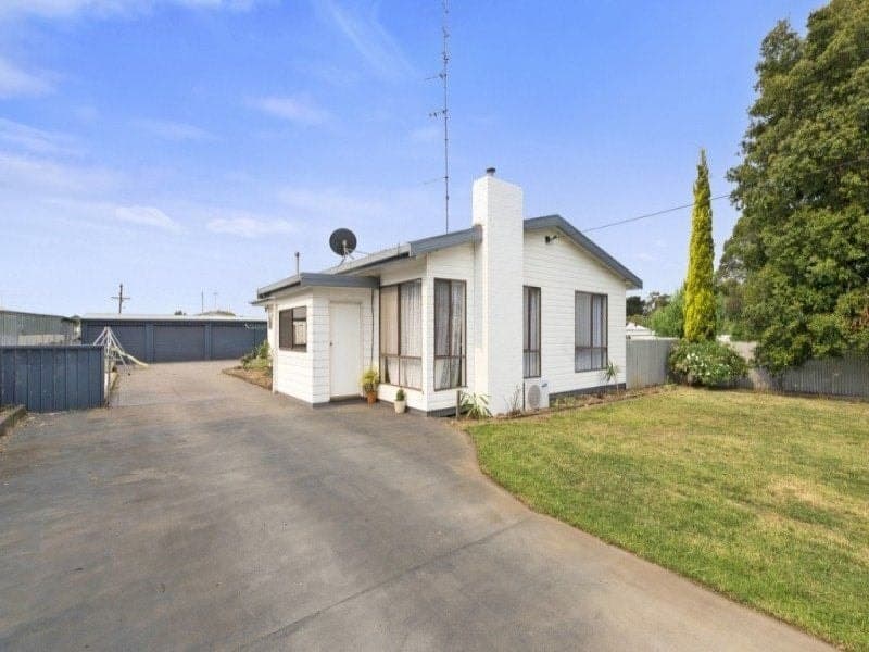 15 Selwood Street COLAC VIC, Colac - Image 1