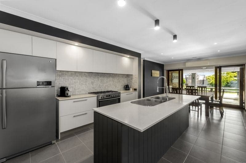 6 Deloraine Court Elliminyt VIC, Elliminyt - Thumbnail 2