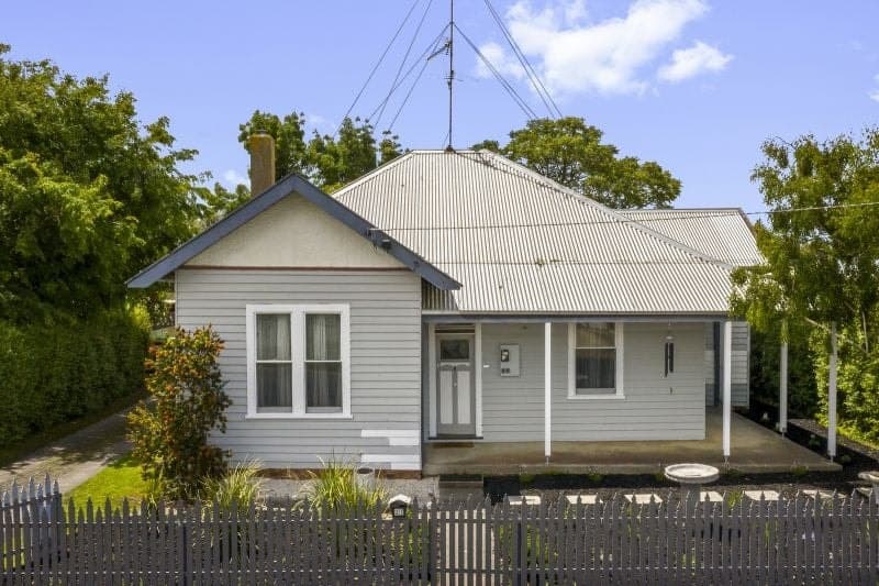 21 Hewitt Street Colac VIC, Colac - Image 1