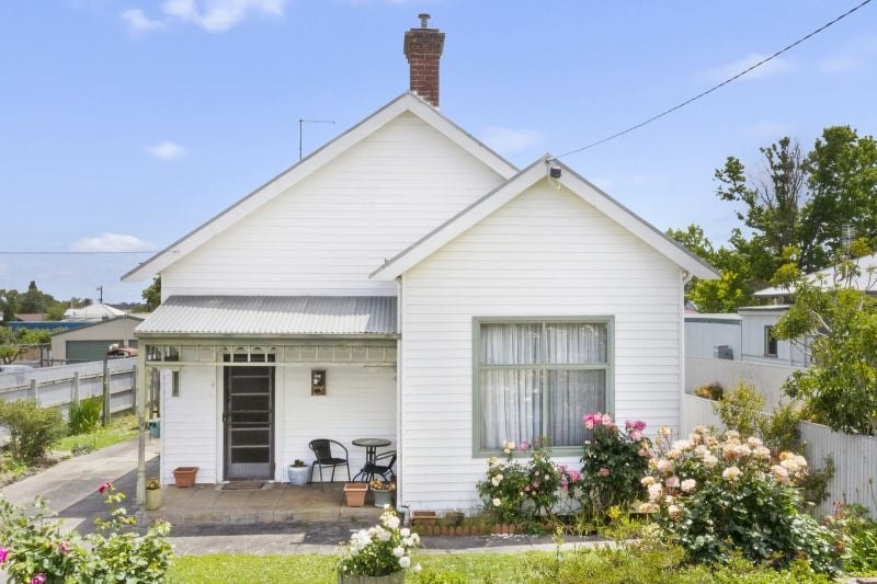 33 Campbell Street Colac VIC, Colac - Image 1