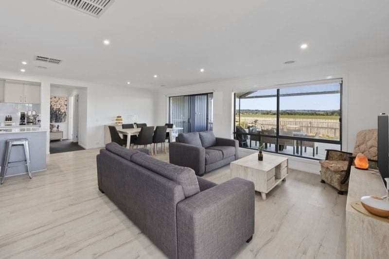 31 Imperial Drive COLAC VIC, Colac - Thumbnail 5