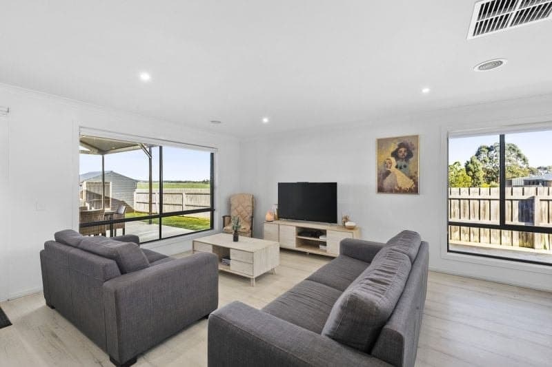 31 Imperial Drive COLAC VIC, Colac - Thumbnail 6