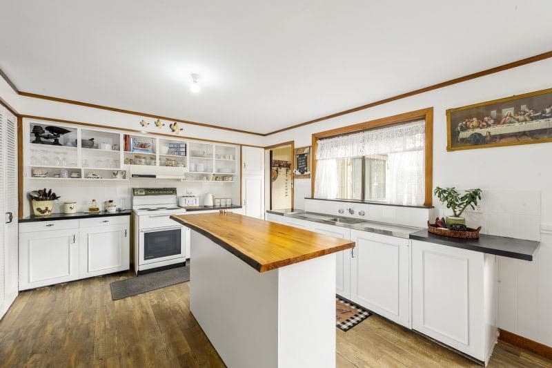 83 Wilson Street COLAC VIC, Colac - Thumbnail 2