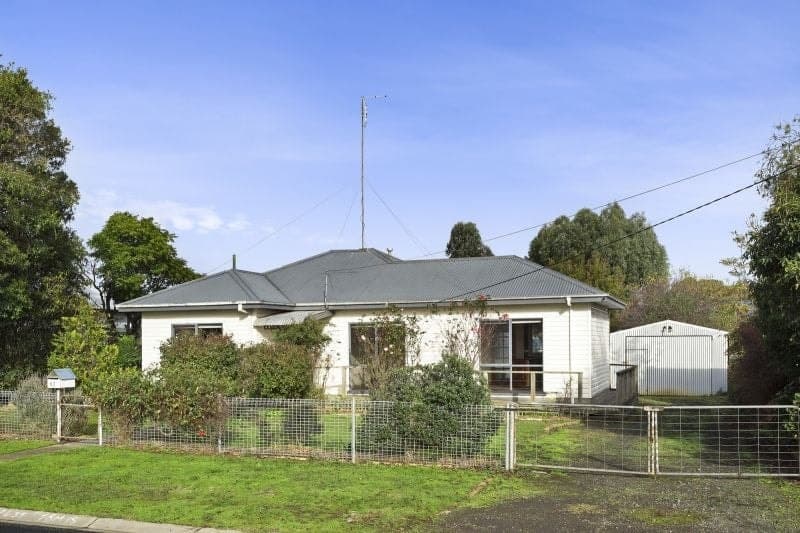 87 Bruce Street COLAC VIC, Colac - Image 1