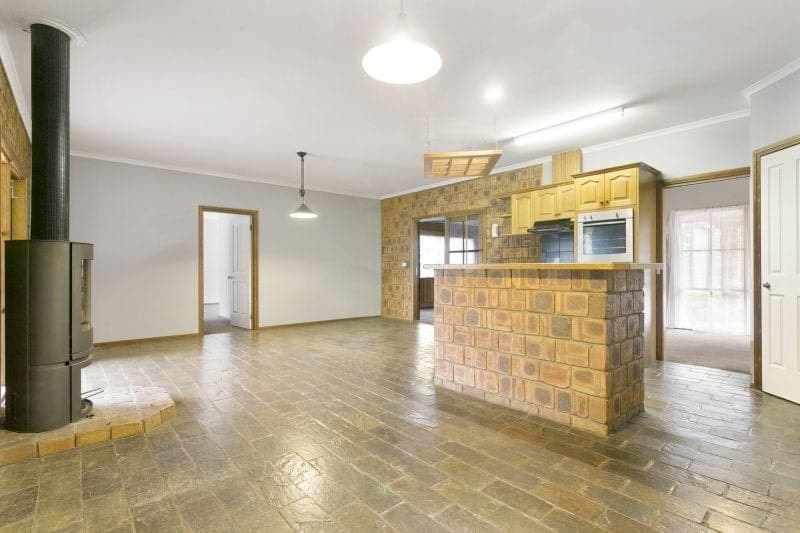 2-22 Polonia Road SIMPSON VIC, Simpson - Thumbnail 2