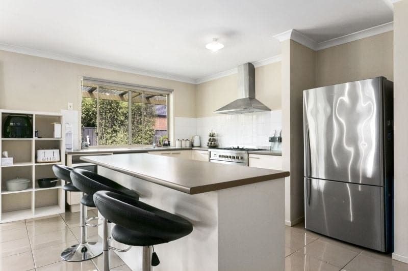 61 Imperial Drive COLAC VIC, Colac - Thumbnail 2