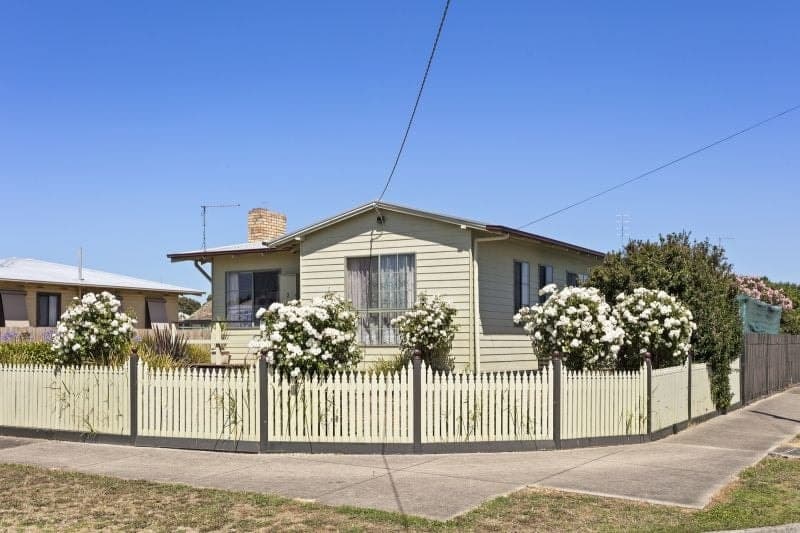 2 Churchill Square COLAC VIC, Colac - Image 1