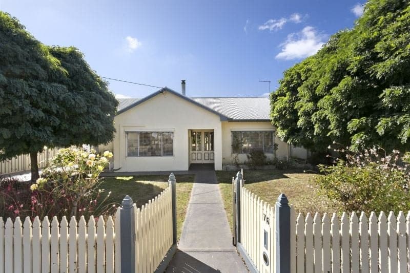 76 Armstrong Street COLAC VIC, Colac - Image 1