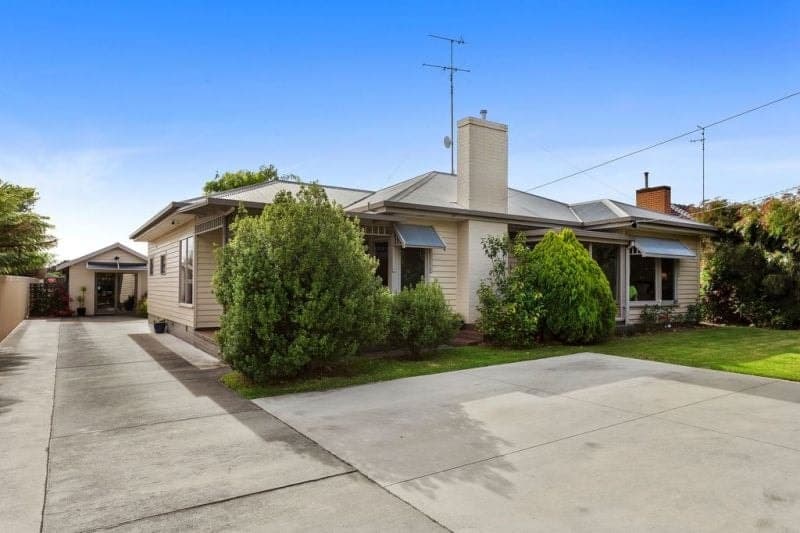 8 Woods Street COLAC VIC, Colac - Image 1