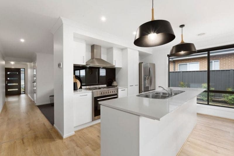23 Imperial Drive COLAC VIC, Colac - Thumbnail 2