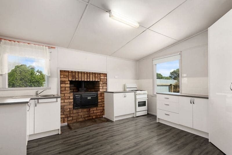 21 Coulston Street BEEAC VIC, Beeac - Thumbnail 2