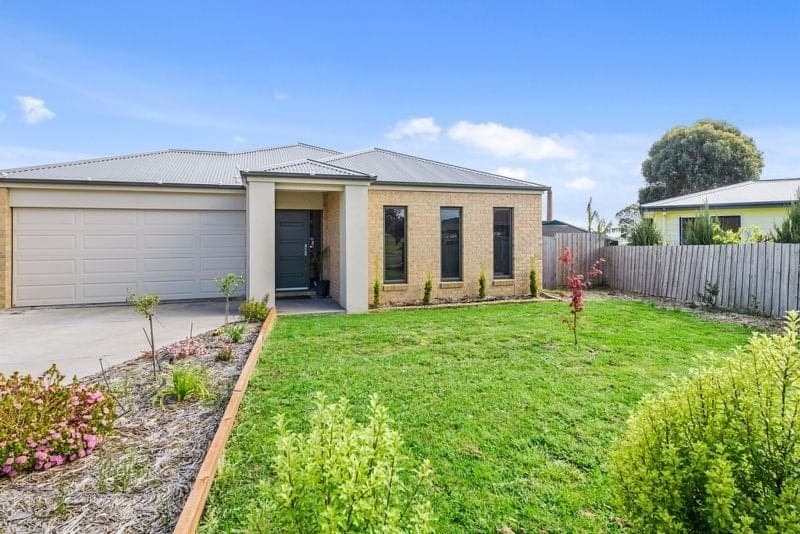 20 McAlpine Court CAMPERDOWN VIC, Camperdown - Image 1