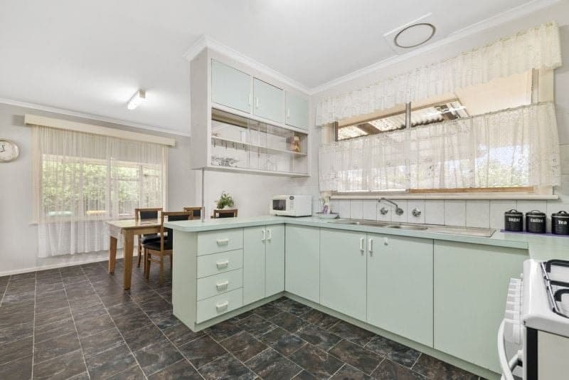 14 Elsinore Street COLAC VIC, Colac - Thumbnail 2