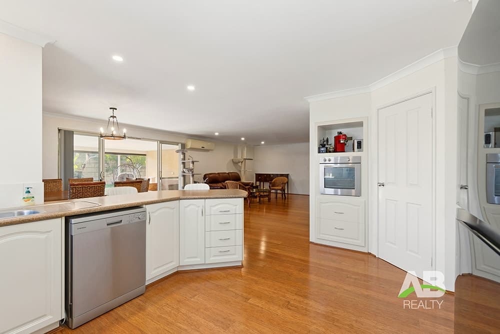 8 Salmond Turn, WANNEROO WA 6065, Wanneroo - Thumbnail 2