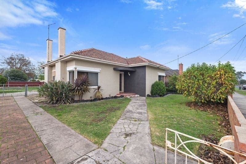 220 Wilson Street COLAC VIC, Colac - Image 1