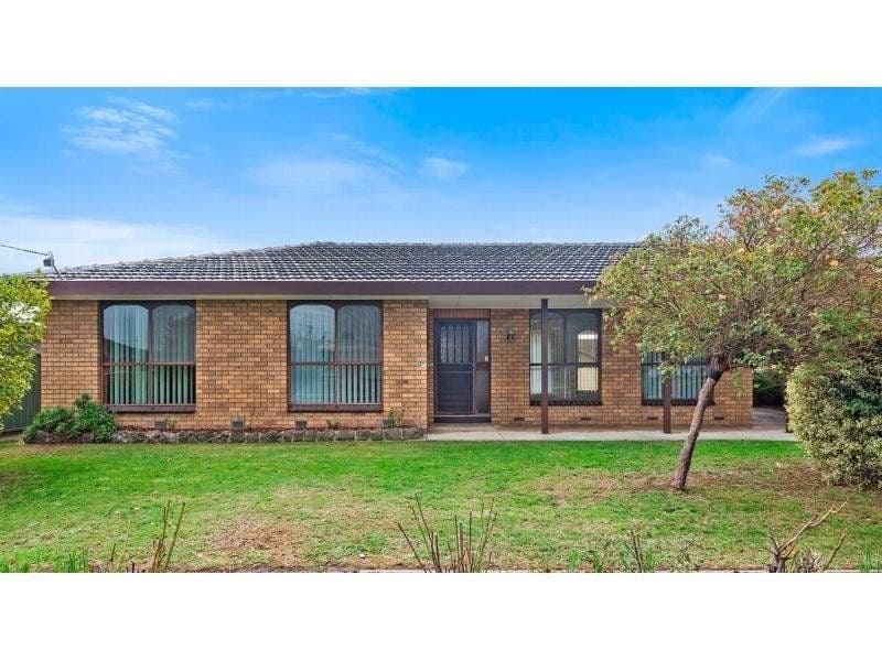 11 Bryan Avenue COLAC VIC, Colac - Image 1