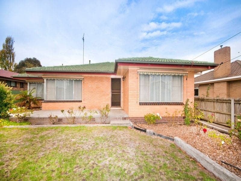 208 Hearn Street COLAC VIC, Colac - Image 1