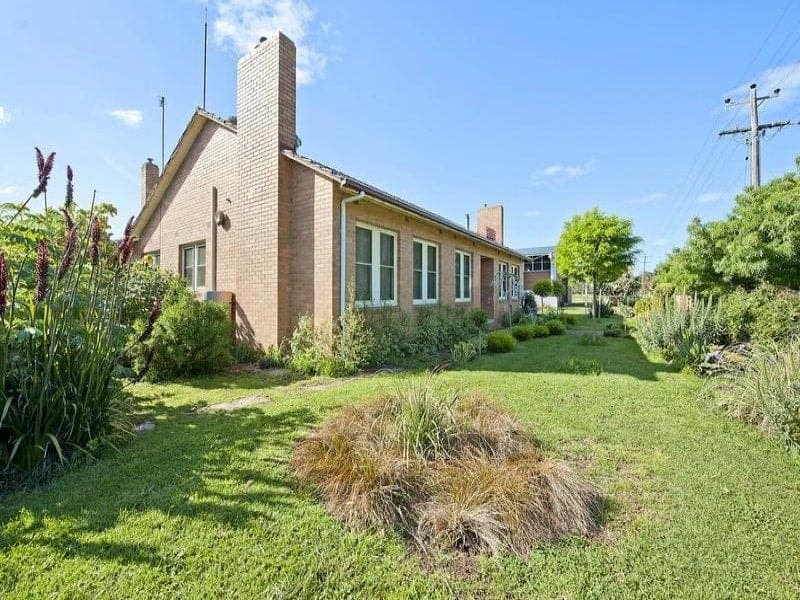 37 Lyon Street CRESSY VIC, Cressy - Image 1