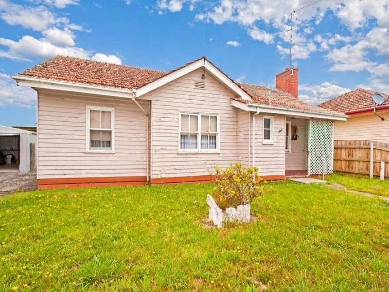8 Johnstone Crescent COLAC VIC, Colac - Image 1