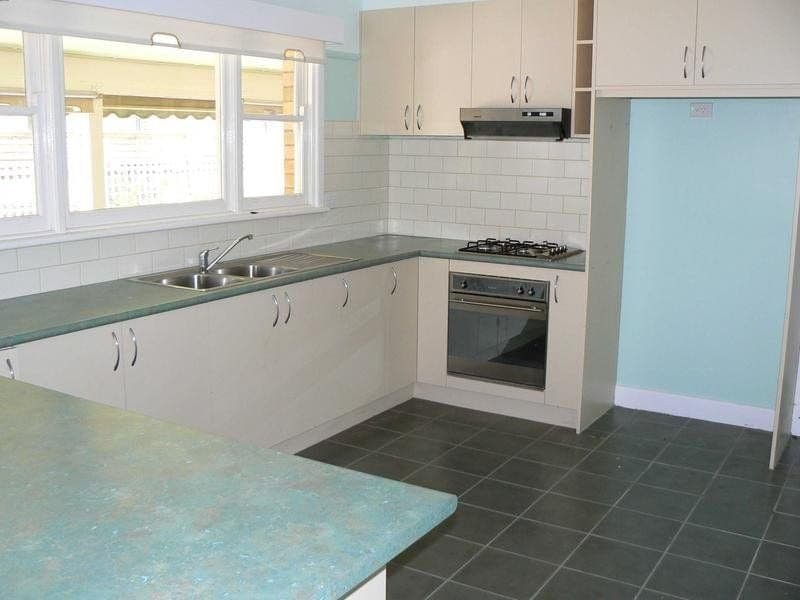 4 Airdrie Street COLAC VIC, Colac - Thumbnail 2