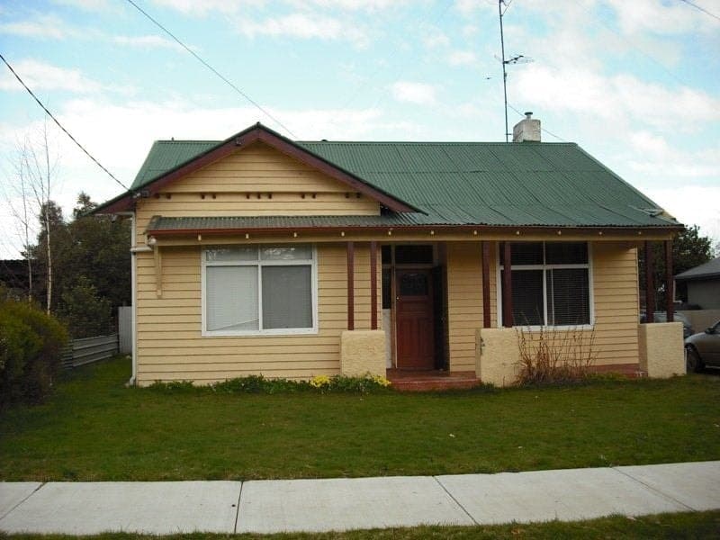 8 Elsinore Street COLAC VIC, Colac - Image 1
