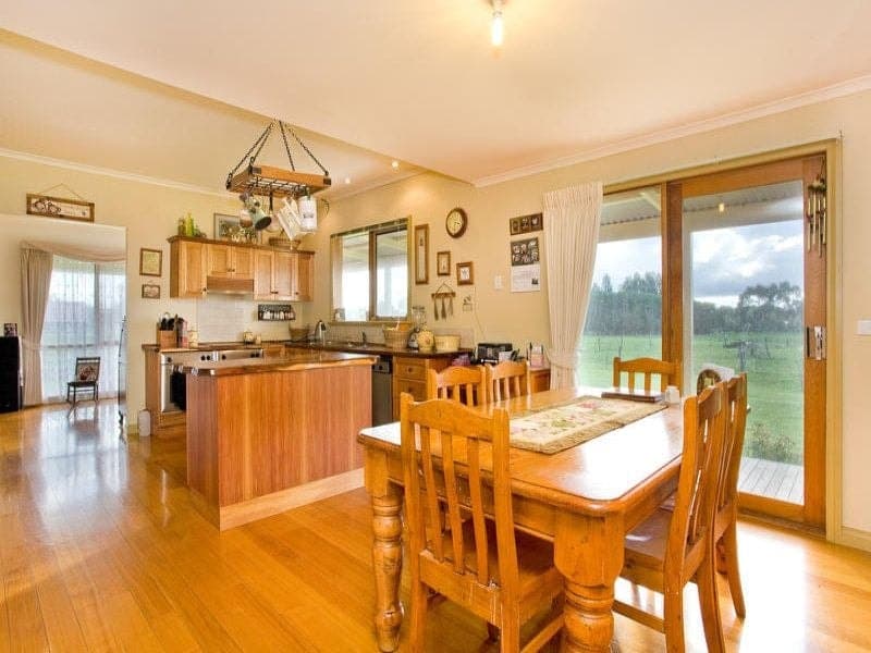 24 Egan Street COLAC VIC, Colac - Thumbnail 2