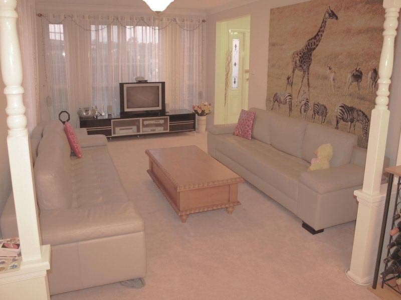 8 Coringle Place, Woodcroft - Thumbnail 2