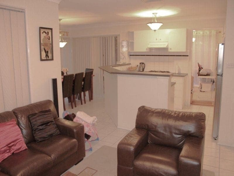 8 Coringle Place, Woodcroft - Thumbnail 3