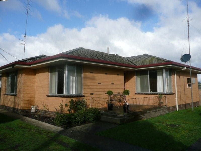 6 John Crescent COLAC VIC, Colac - Thumbnail 2