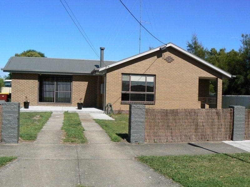 33 Ross Street COLAC VIC, Colac - Image 1