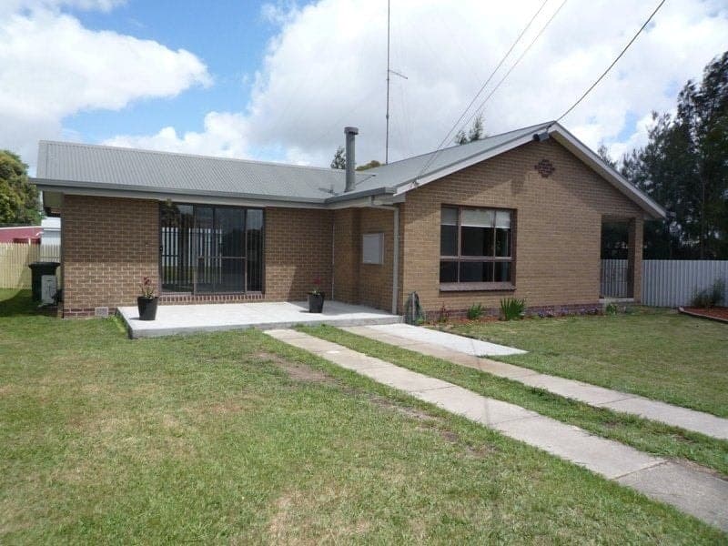 33 Ross Street COLAC VIC, Colac - Thumbnail 2