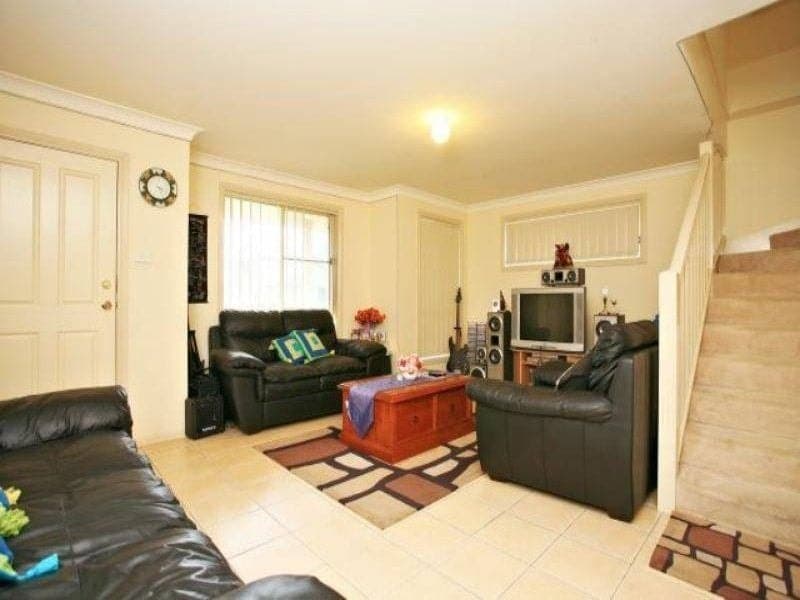 2/23 Shaughnessy Street, Oakhurst - Thumbnail 2