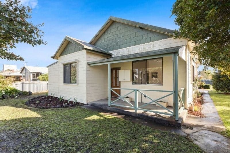 82 Parrott Street COBDEN VIC, Cobden - Image 1