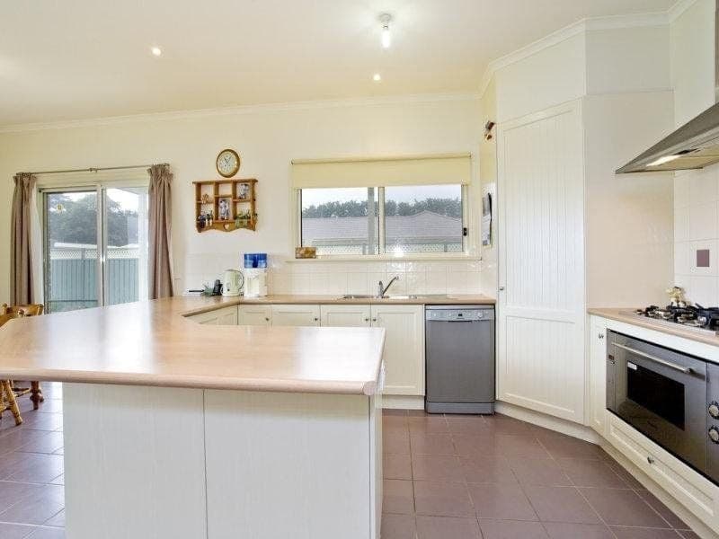 6 Darby Drive COLAC VIC, Colac - Thumbnail 2