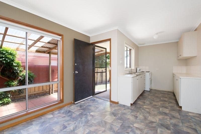 12 McAlpine Court CAMPERDOWN VIC, Camperdown - Thumbnail 2