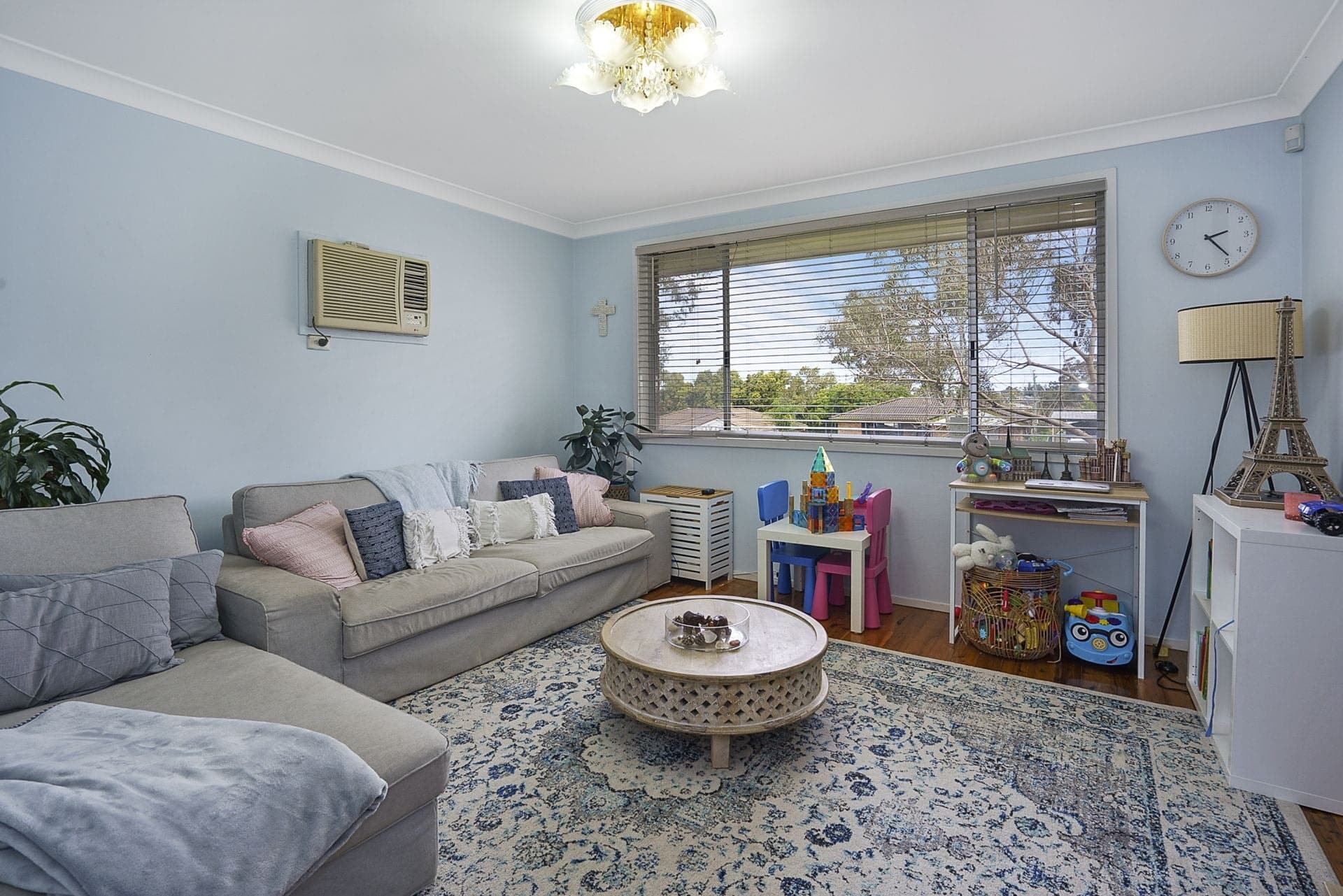 16 Glenn Street, Dean Park - Thumbnail 2