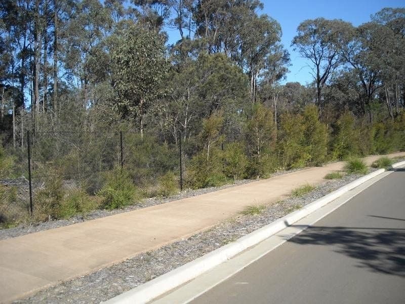 29 Bluebell Crescent, Ropes Crossing - Thumbnail 3