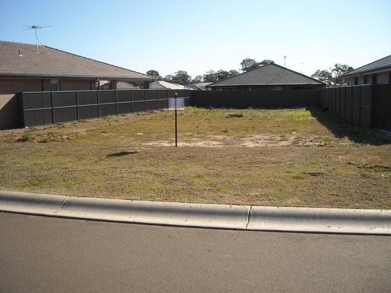 29 Bluebell Crescent, Ropes Crossing - Thumbnail 4