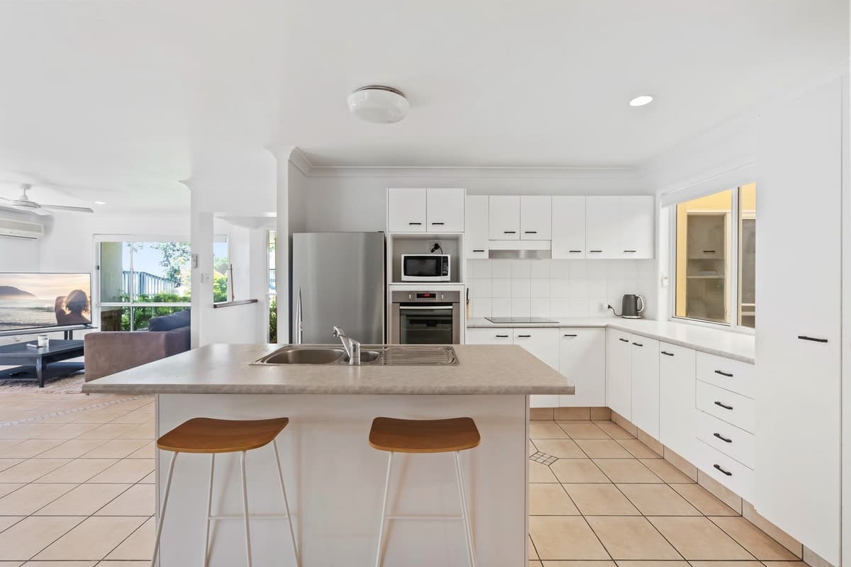 43 Rainbird Close, BURLEIGH WATERS, Burleigh Waters - Thumbnail 7