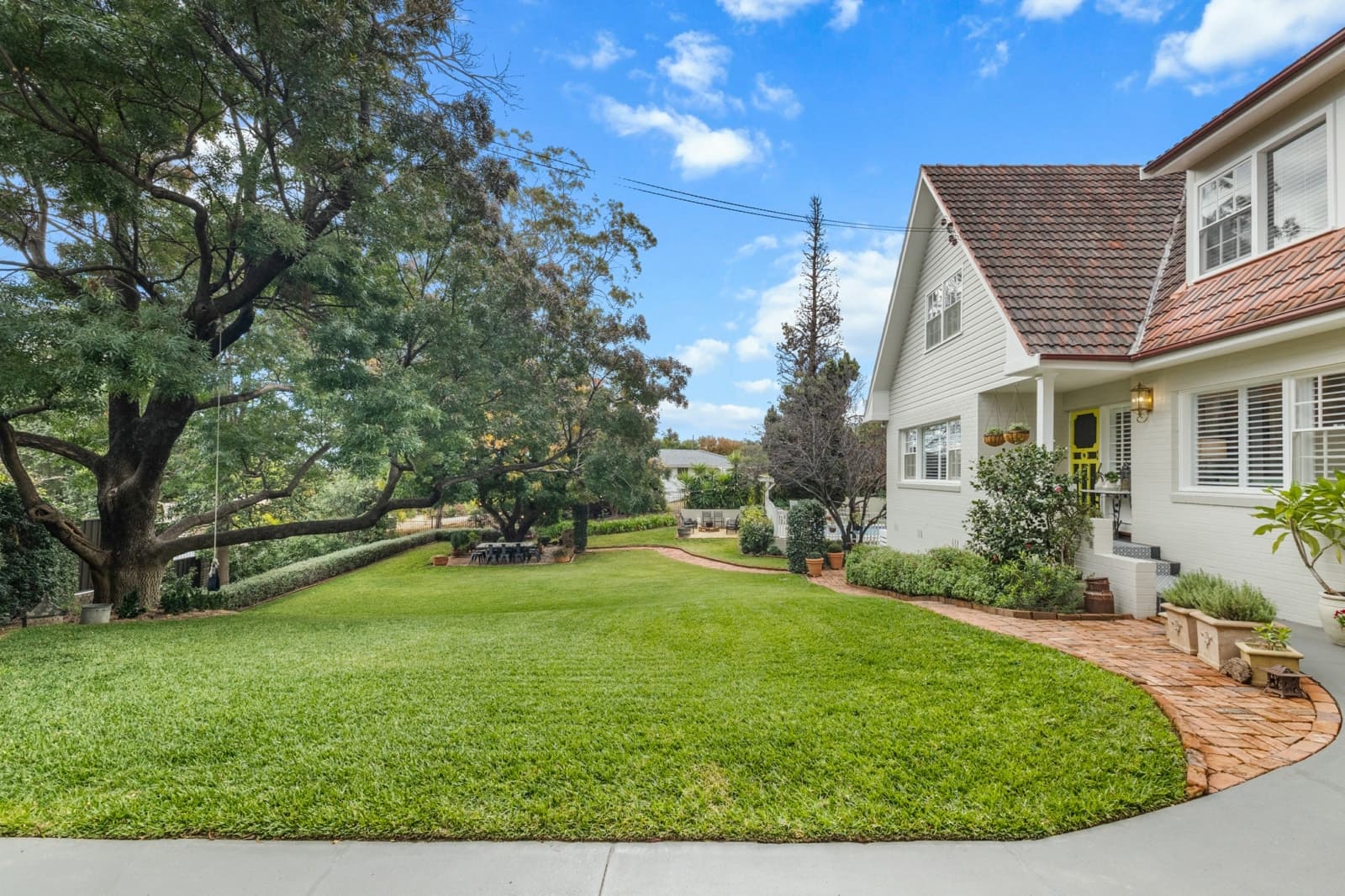 8 Ruthning Avenue, TAMWORTH, Tamworth - Thumbnail 2