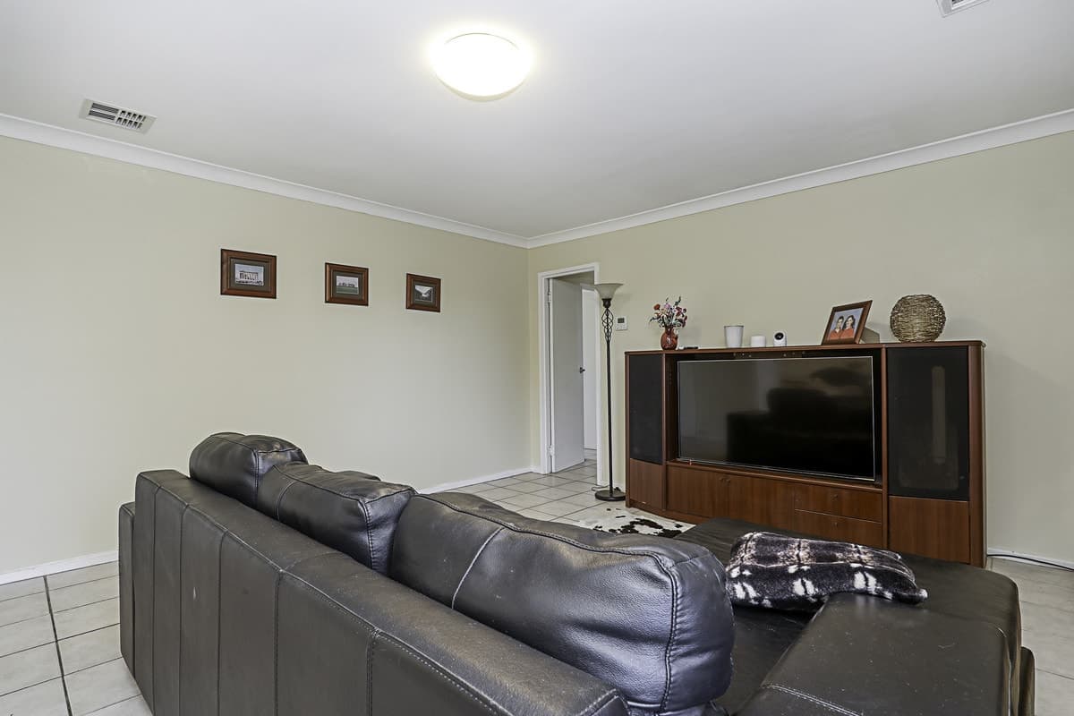 2 Goble Street, Hughes ACT 2605, Hughes - Thumbnail 5