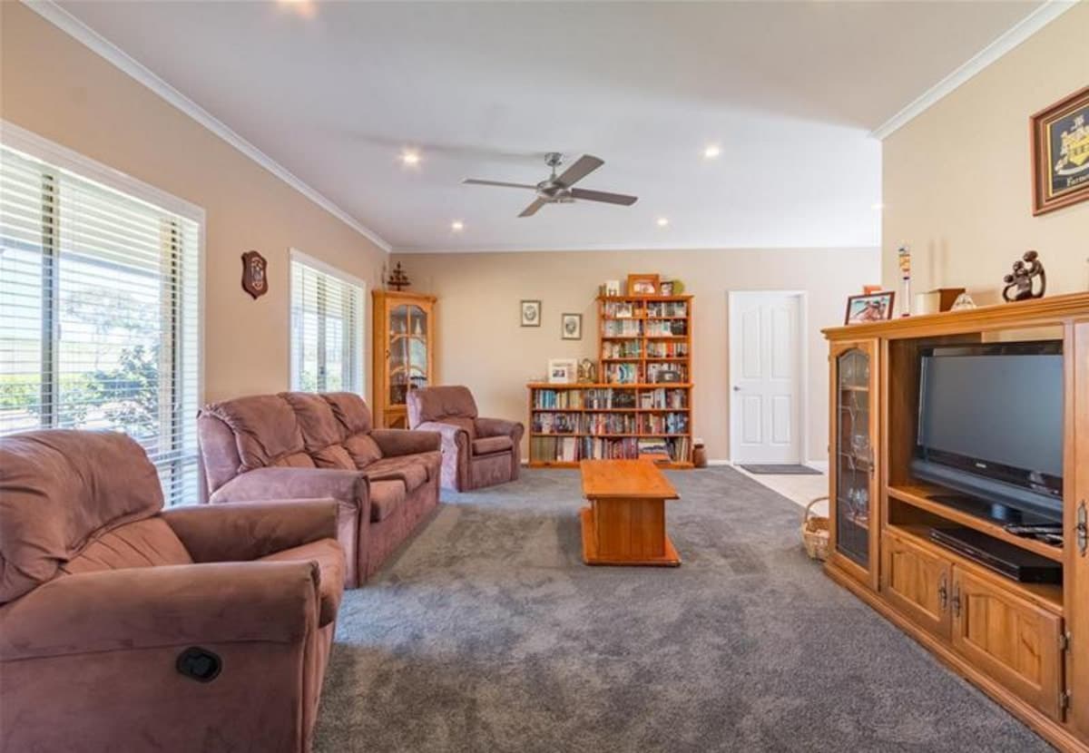10 Llanrian Drive, SINGLETON NSW 2330, Singleton - Thumbnail 3