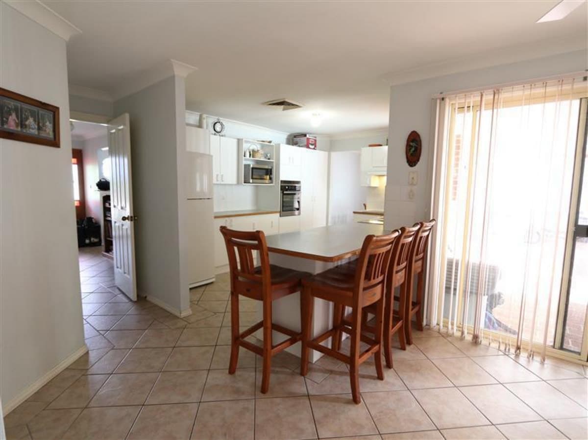 6 Lawrence Place, SINGLETON NSW 2330, Singleton - Thumbnail 2