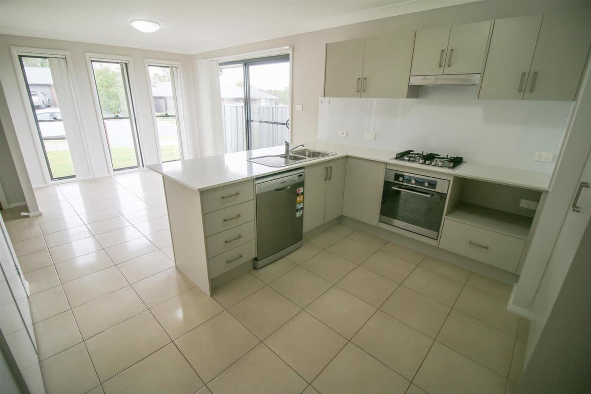 2 / 2 Hobden Street, SINGLETON NSW 2330, Singleton - Thumbnail 2
