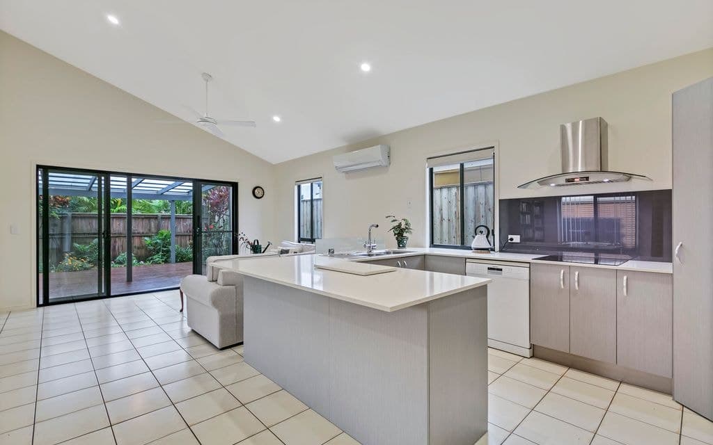 8 Maui Court, KAWANA ISLAND QLD 4575, Kawana Island - Thumbnail 5