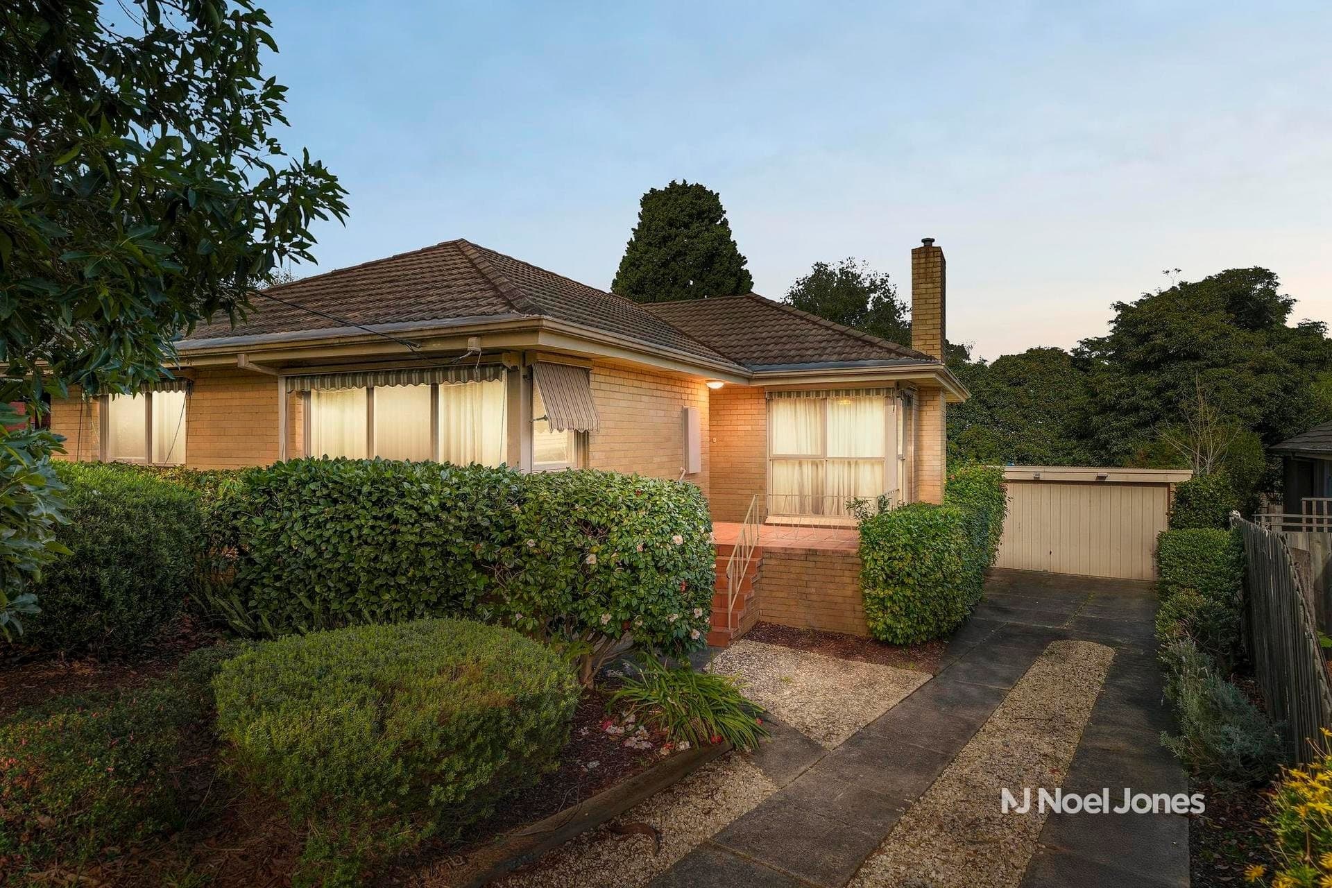 7 Chiara Court, GLEN WAVERLEY, Glen Waverley - Image 1