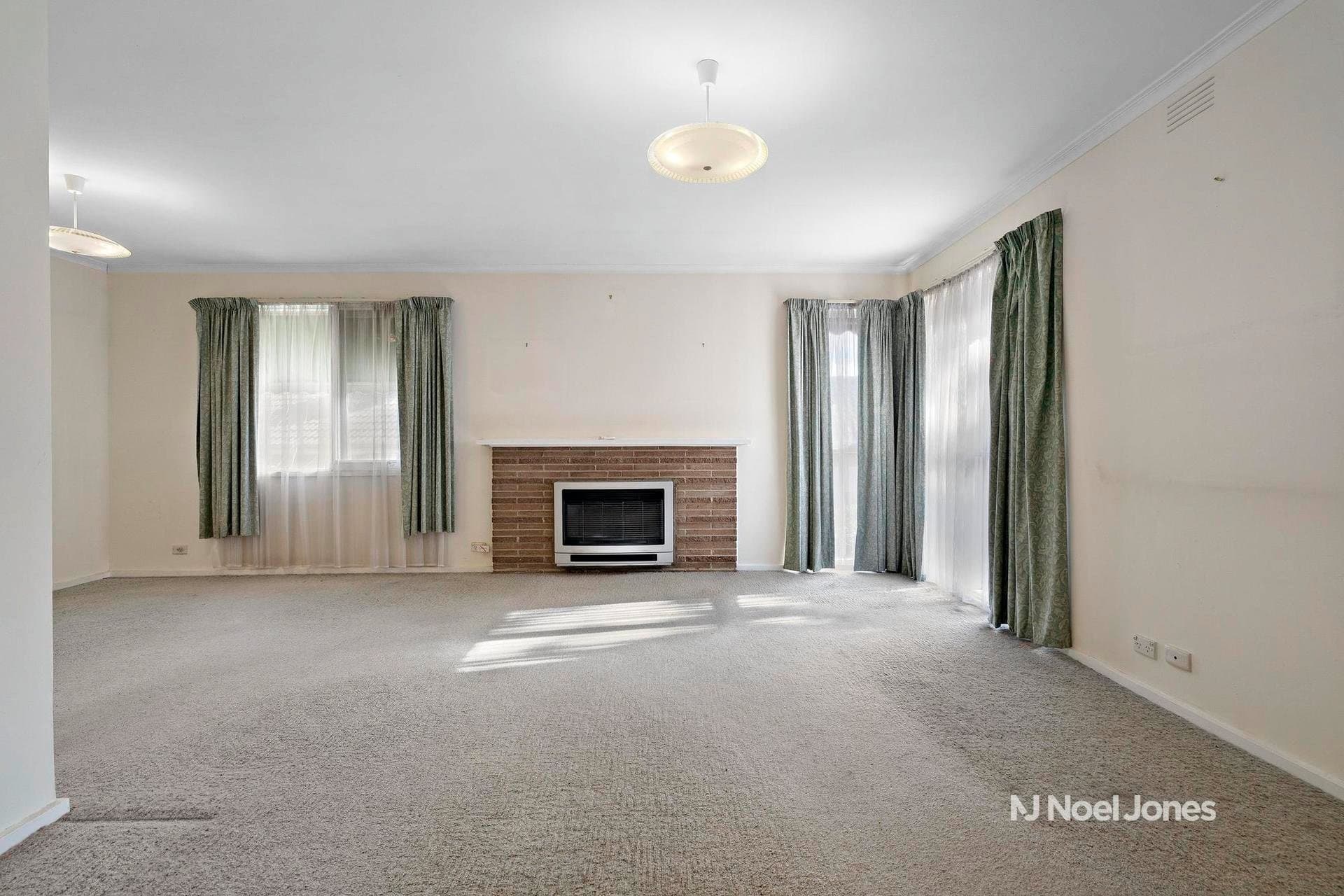7 Chiara Court, GLEN WAVERLEY, Glen Waverley - Thumbnail 2