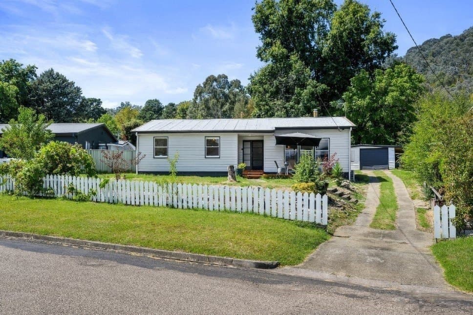14 Tawonga Crescent, Mount Beauty - Image 1