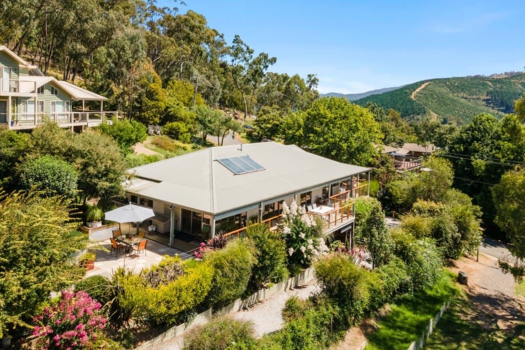 15 Hargreaves Road, Bright - Image 1