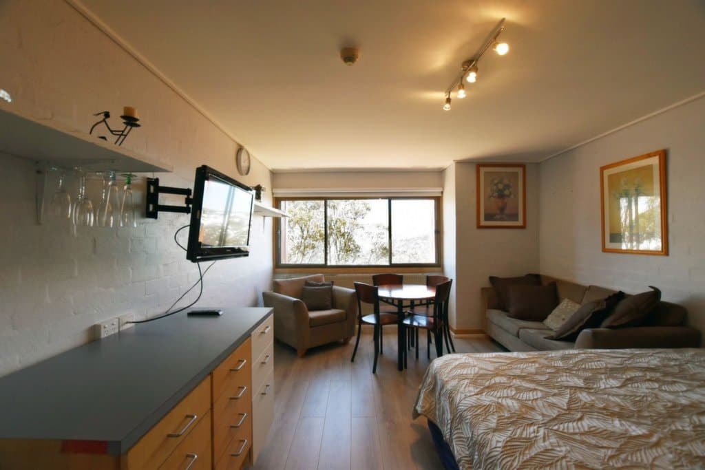112 Arlberg, Mount Hotham - Image 1